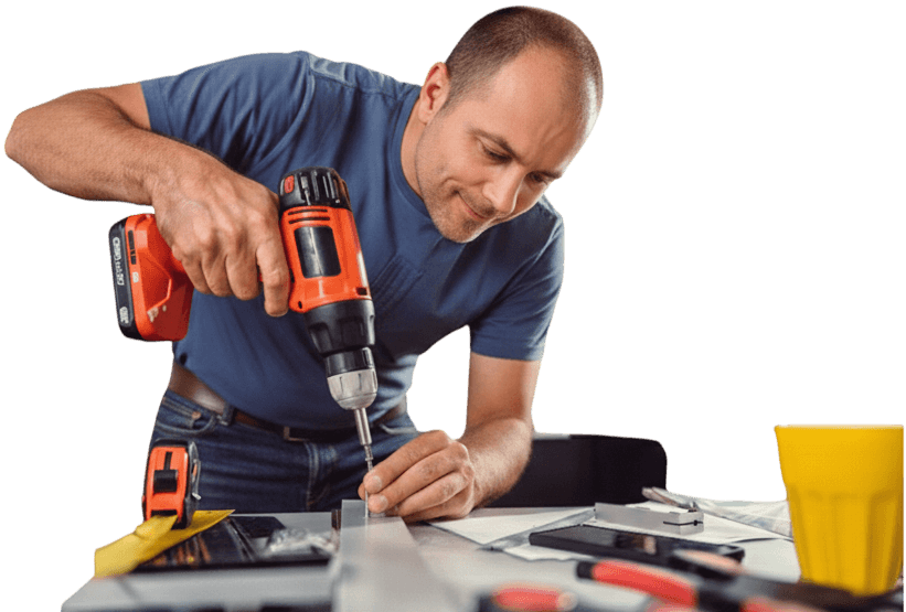 Técnico de AML Soluciones del Hogar con herramientas